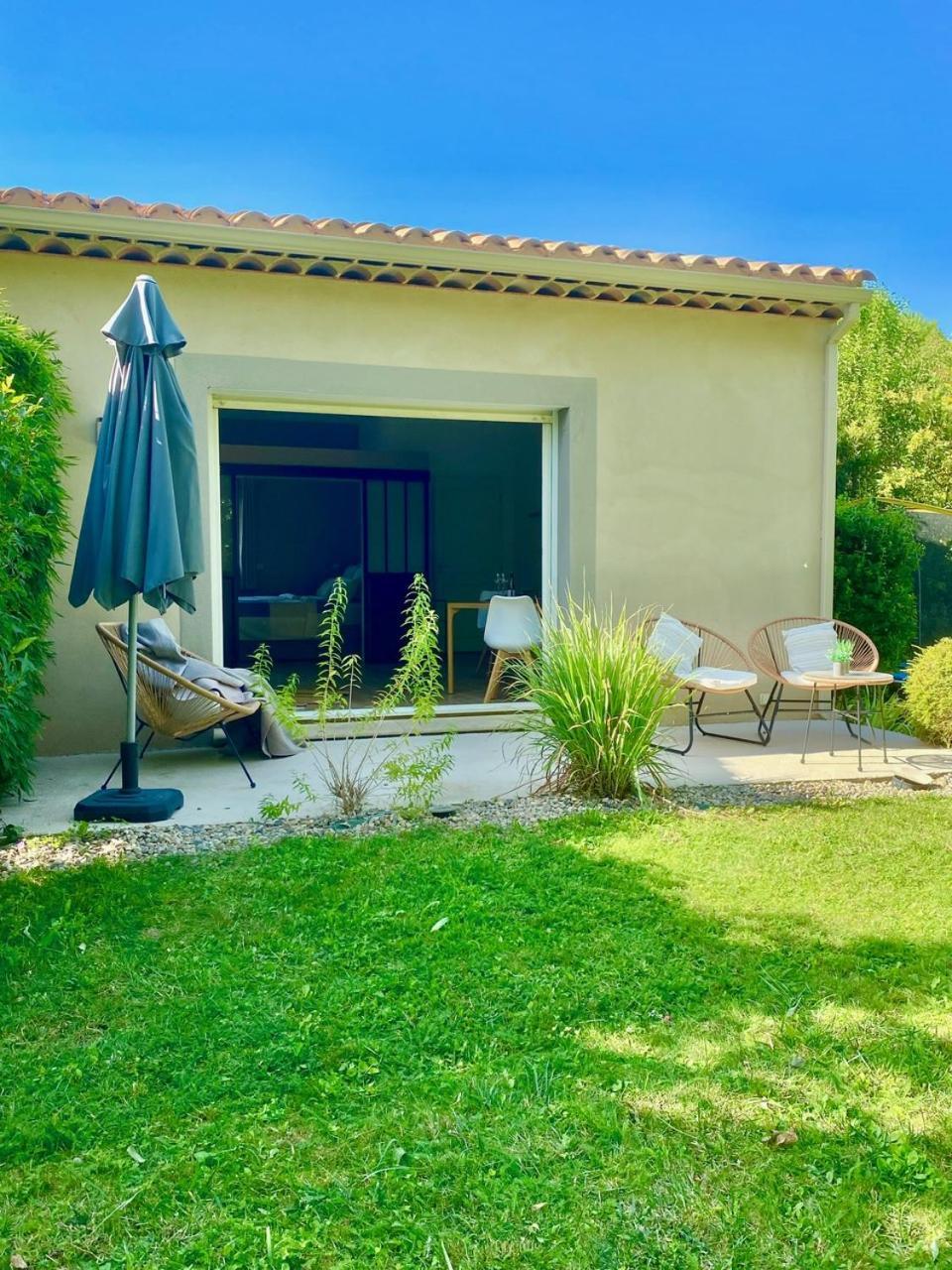 Appartement Neuf Et Au Calme Proche Avignon Althen-des-Paluds Exterior photo