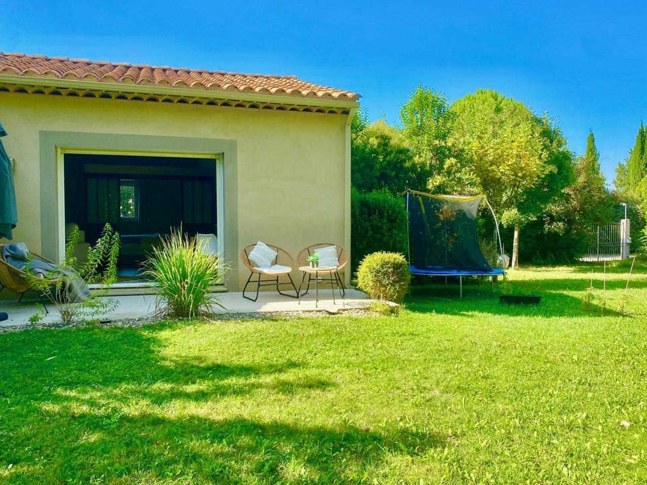 Appartement Neuf Et Au Calme Proche Avignon Althen-des-Paluds Exterior photo