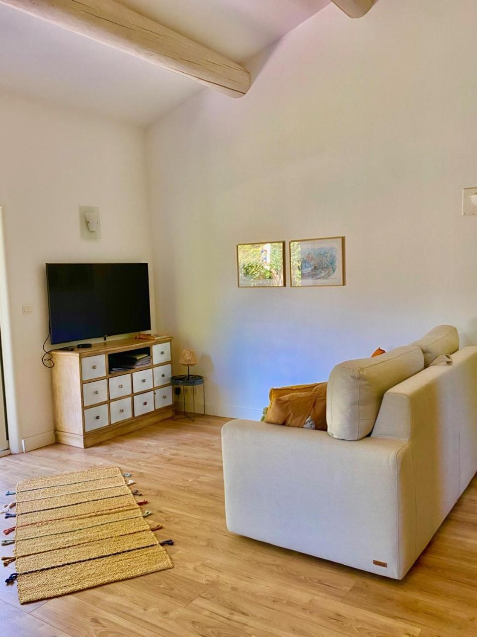 Appartement Neuf Et Au Calme Proche Avignon Althen-des-Paluds Exterior photo