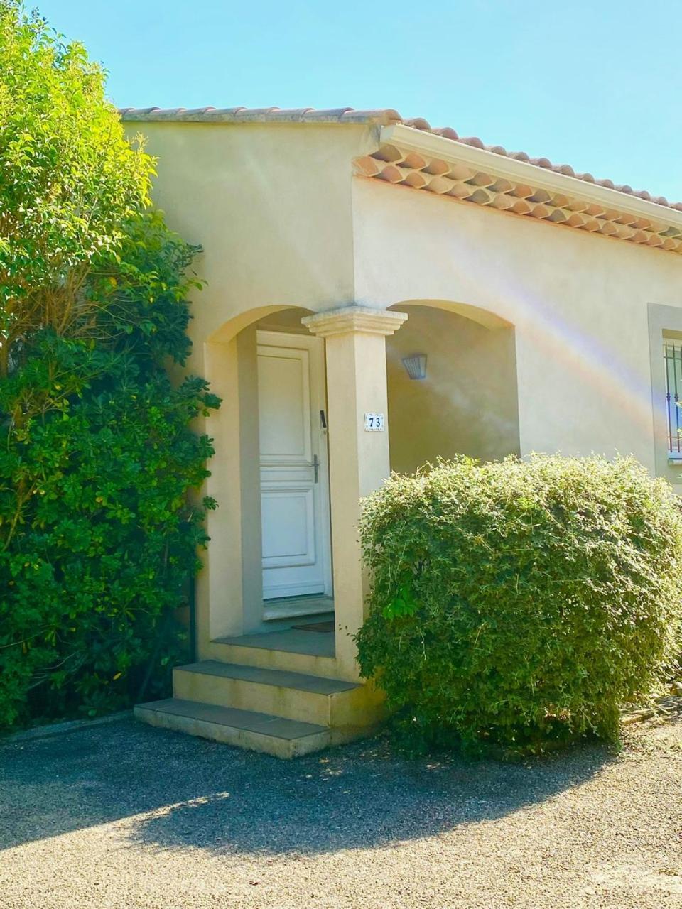 Appartement Neuf Et Au Calme Proche Avignon Althen-des-Paluds Exterior photo